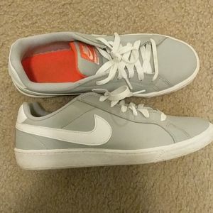 Nike size 9.5 women's